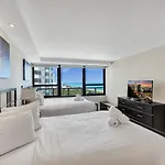 Luxury Condo With Resort Amenities Pools Gym And Sauna 804