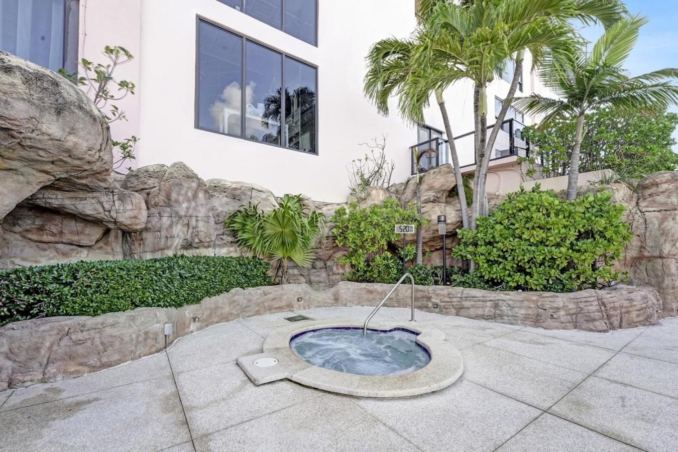 Luxury With Amenities Pools Gym And Sauna 804 Apartment