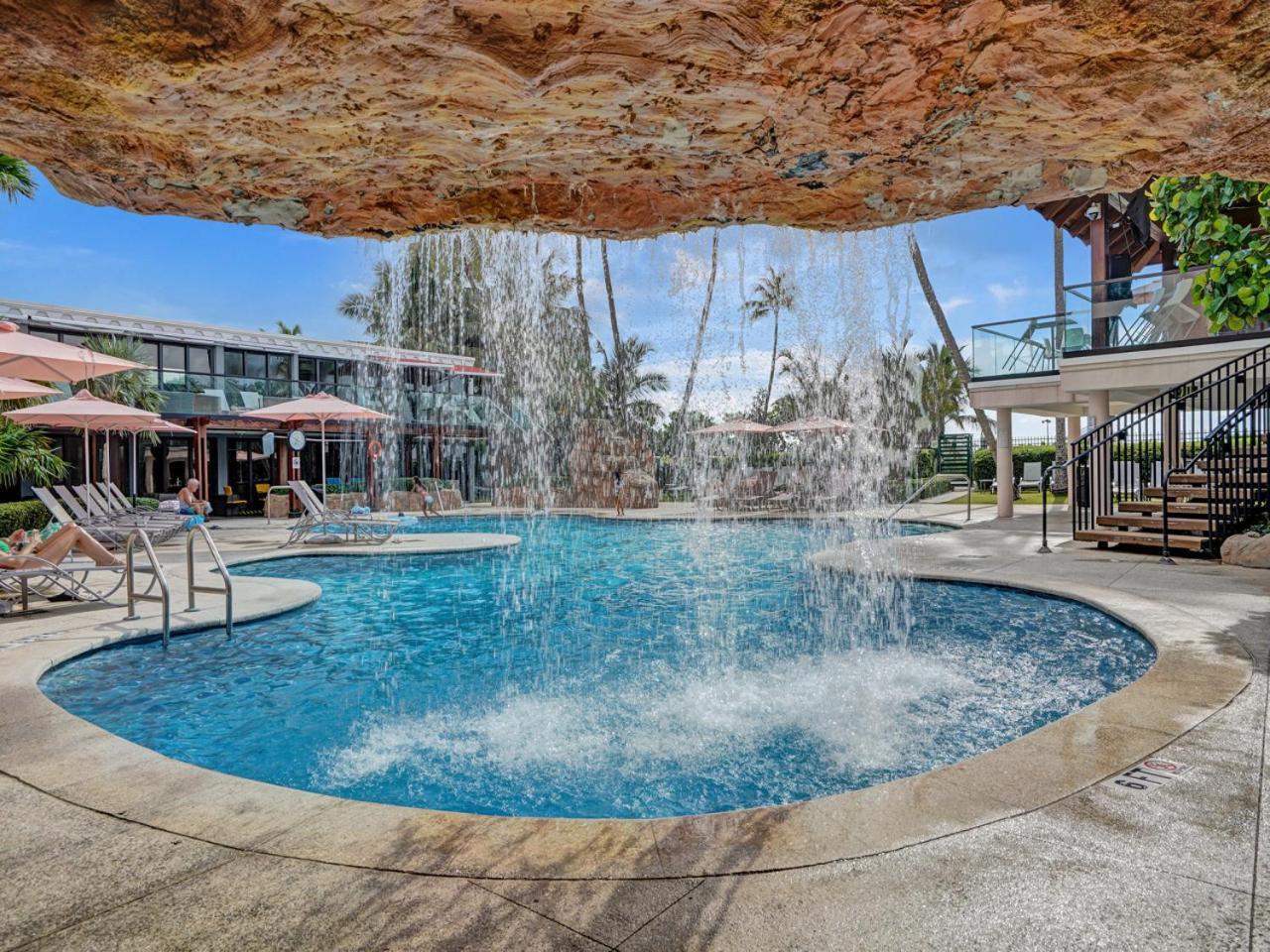 Luxury With Amenities Pools Gym And Sauna 804