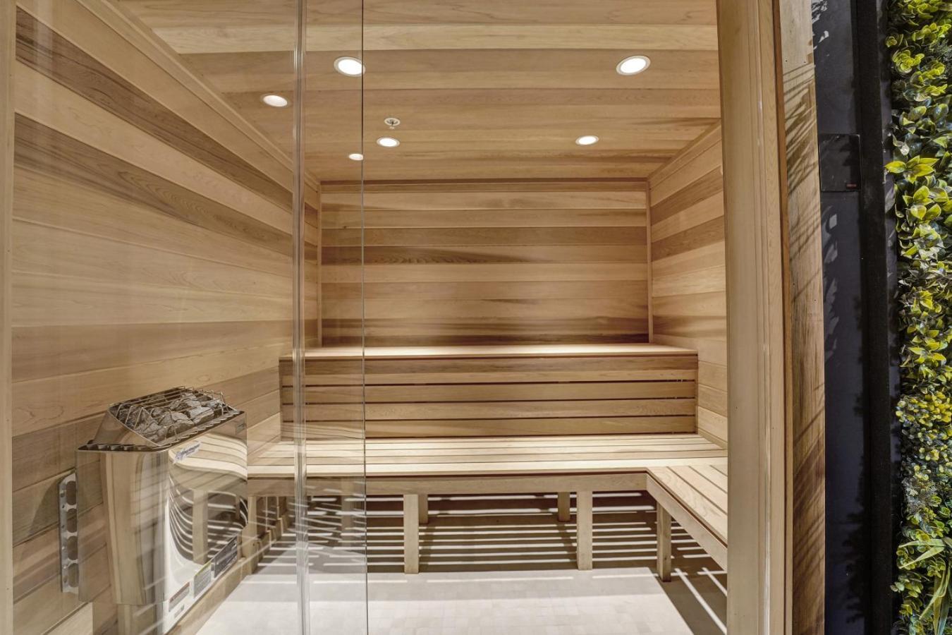 Luxury With Amenities Pools Gym And Sauna 804 *